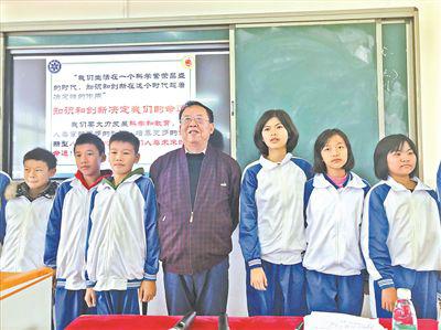 力學(xué)考試成績不合格 全班“留級(jí)”半年才畢業(yè)
