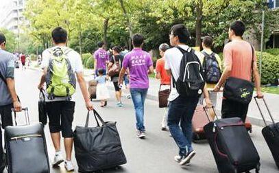 錄取通知書：一張離別票！從此父母只剩背影, 故鄉(xiāng)再無春秋