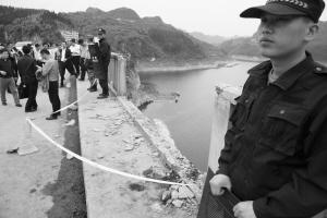 關(guān)于貴州安順公交車墜湖事件，記者了解到這些最新情況！