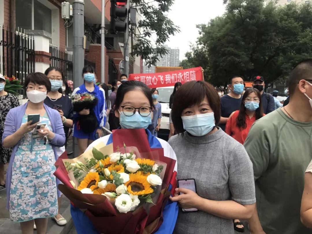 最貼心的高三考生家長：孩子考好了我抱抱她，考不好我緊緊抱抱她