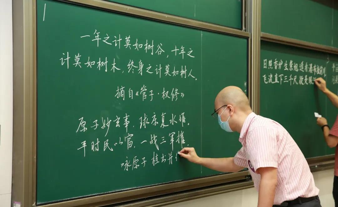 不舍得擦的板書又上新了！這些高顏值板書你最喜歡哪個？ ｜特別關(guān)注