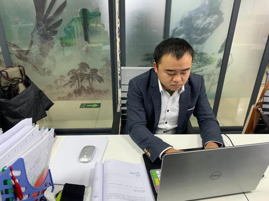 教知識(shí)更教方法——跟著陳老師，數(shù)學(xué)輕松拿下