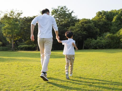父親，是你決定了孩子中學(xué)能否過好！當(dāng)?shù)亩己煤每纯?